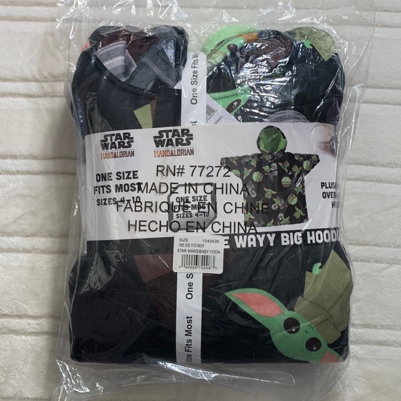 STAR WARS YOUTH OVERSIZED PLUSH HOODIE BLANKET YODA BOBA FETT MANDALORIAN - Picture 4 of 5